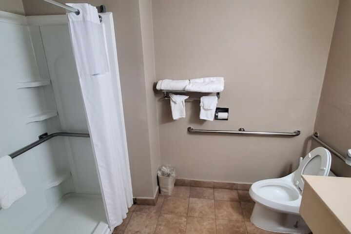Room 10 of 27