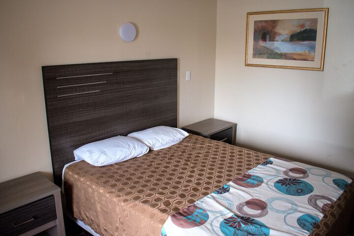 Room 6 of 10