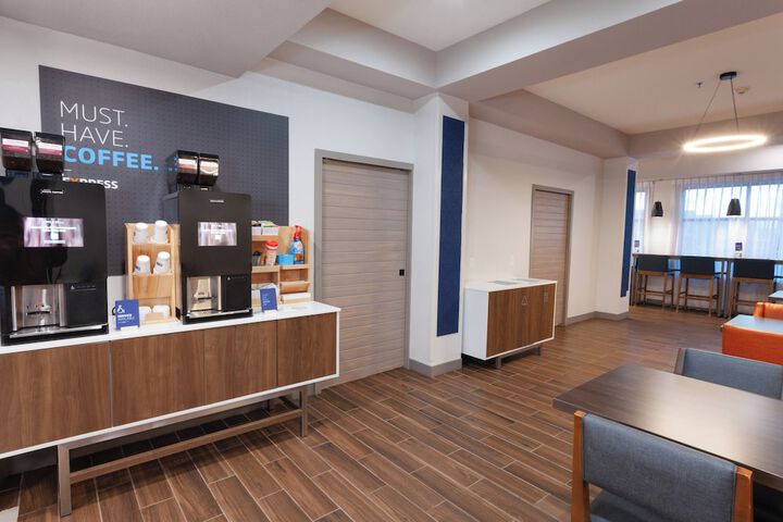 Holiday Inn Express & Suites Logan by IHG