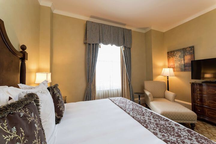 Room 141 of 259