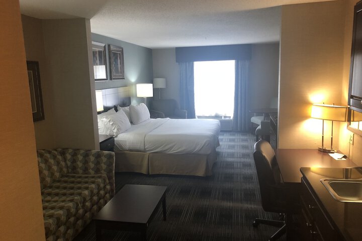 Room 48 of 80