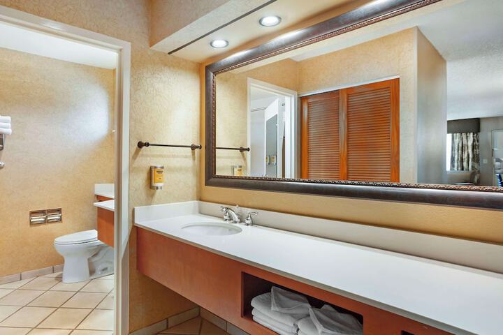 Best Western Plus Black Oak
