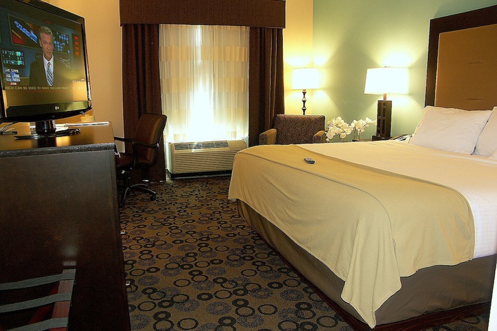 Holiday Inn Express Cleveland Northwest by IHG