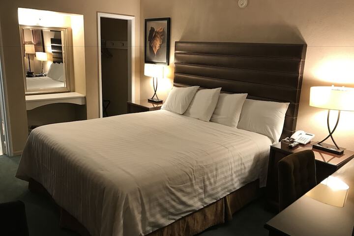 Room 11 of 17