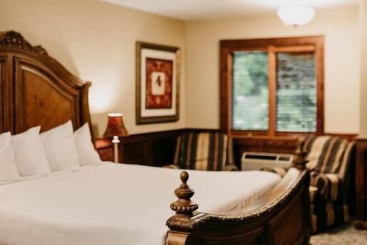 Room 28 of 107