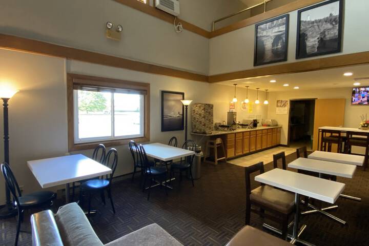 Super 8 by Wyndham Green Bay Near Stadium