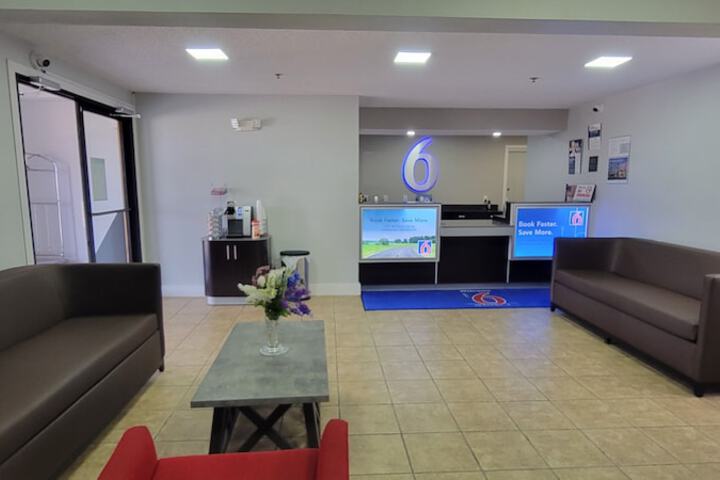 Motel 6 Kewanee IL
