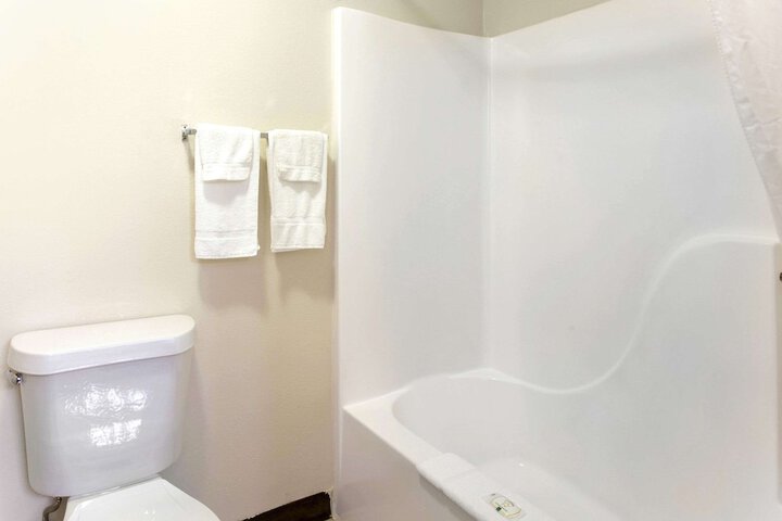 Room 15 of 33