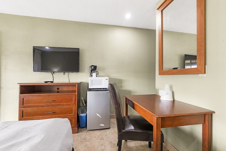 Room 11 of 27