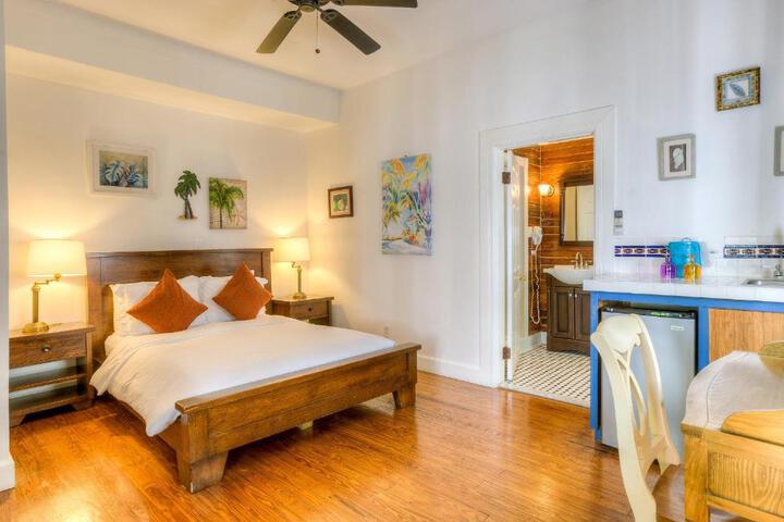 Key West Harbor Inn - Adults Only