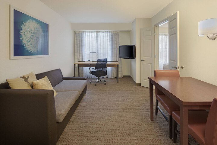Room 13 of 28