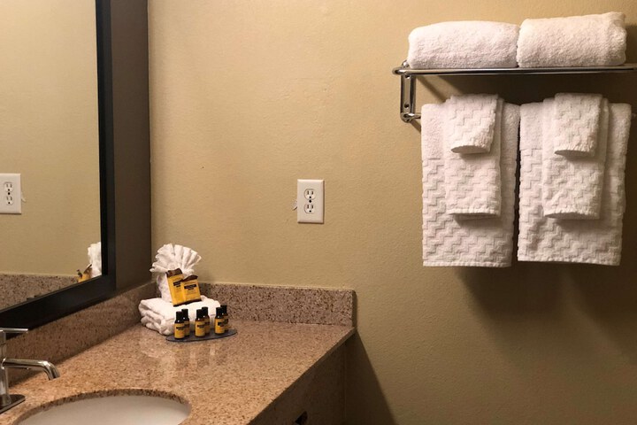 Room 16 of 28