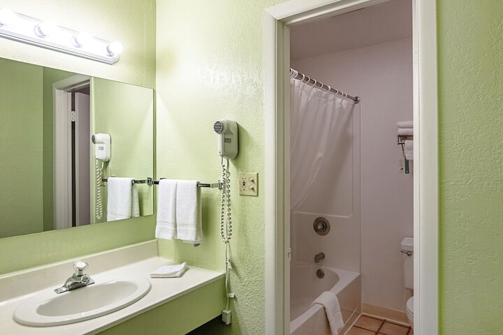 Room 13 of 30