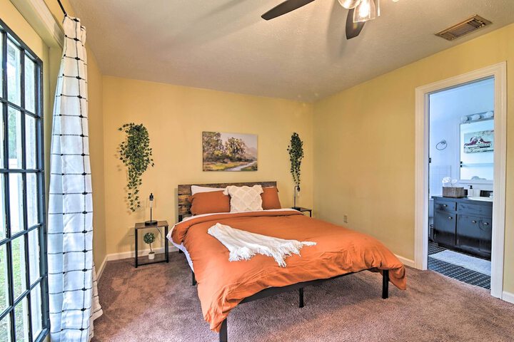 Grand Valrico Home w / Deck Fire Pit & Yard!
