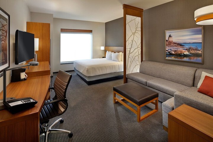 Hyatt Place Warwick / Providence Airport