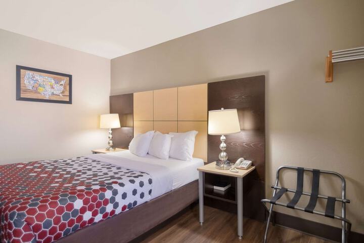 Room 21 of 36