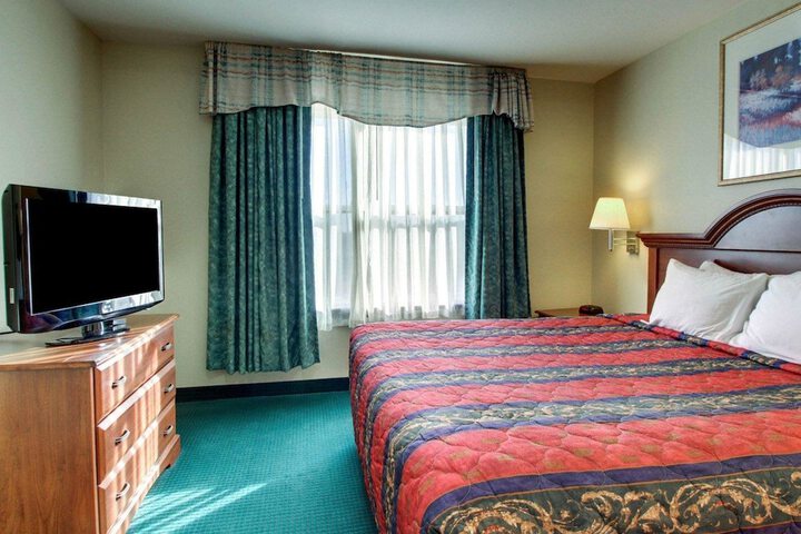 Room 9 of 32