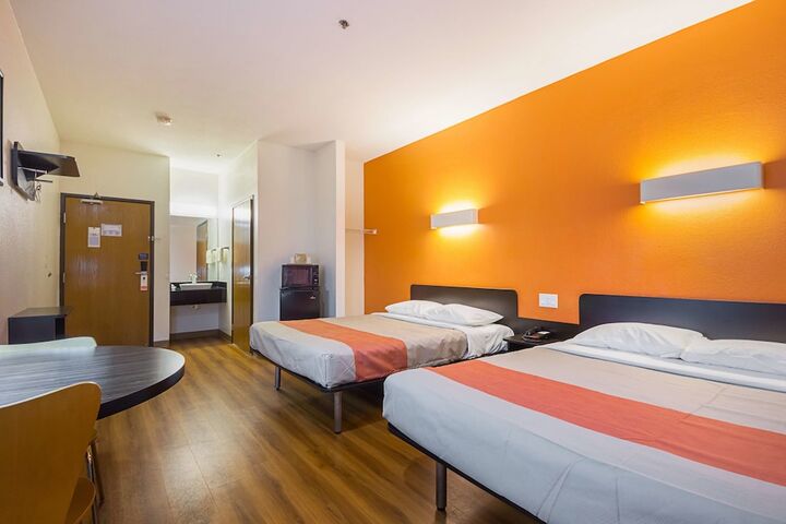 Room 13 of 25