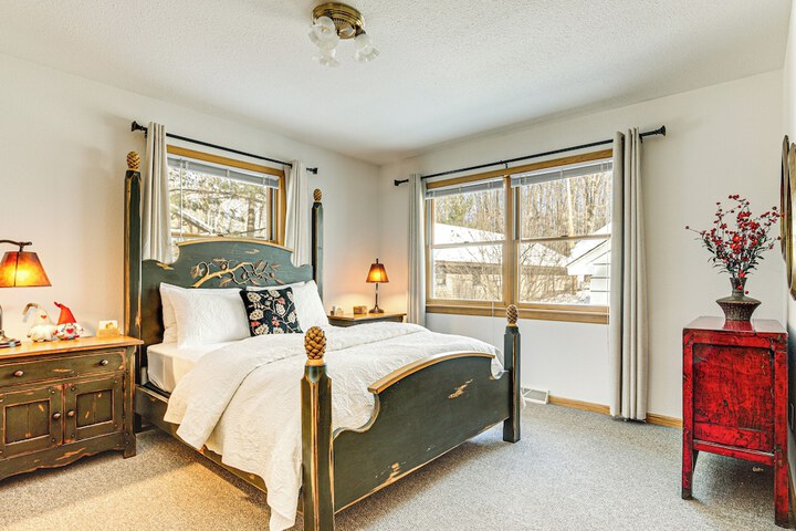 Lakefront Home w / Private Beach in Rhinelander!