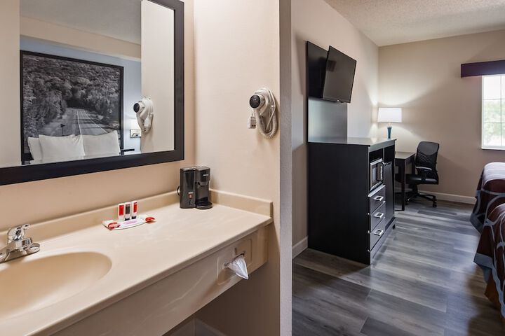 Room 15 of 32