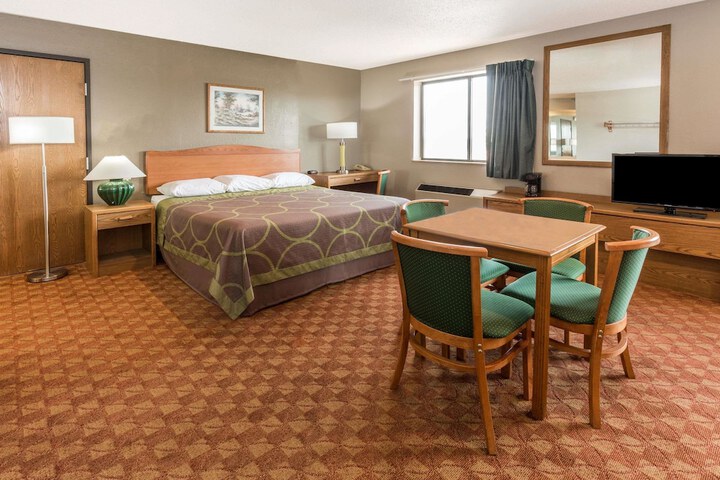 Room 14 of 15