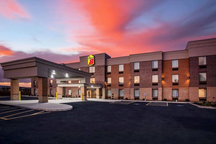 Hotel 2 of 33