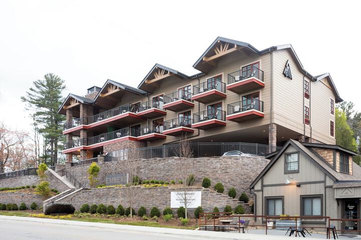 Hotel 3 of 120