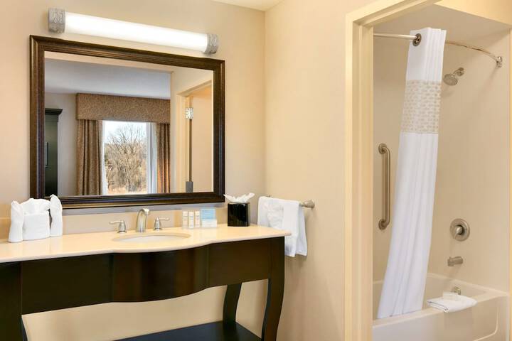 Hampton Inn & Suites Mahwah