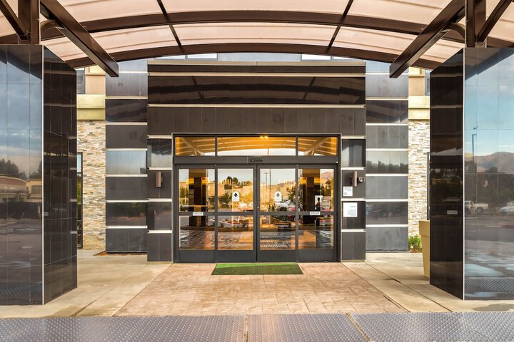 Holiday Inn & Suites Silicon Valley - Milpitas by IHG