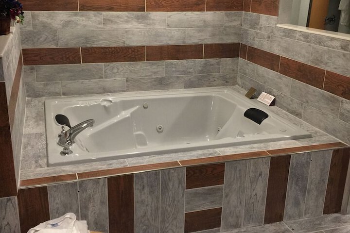 Hot Tub 45 of 48