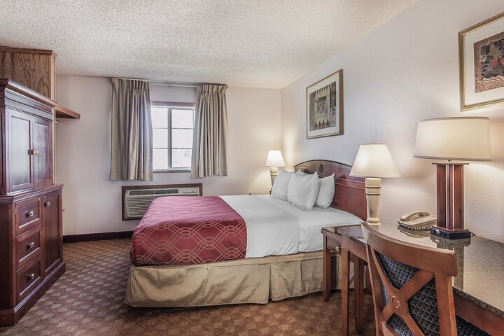 Econo Lodge Inn & Suites Madras