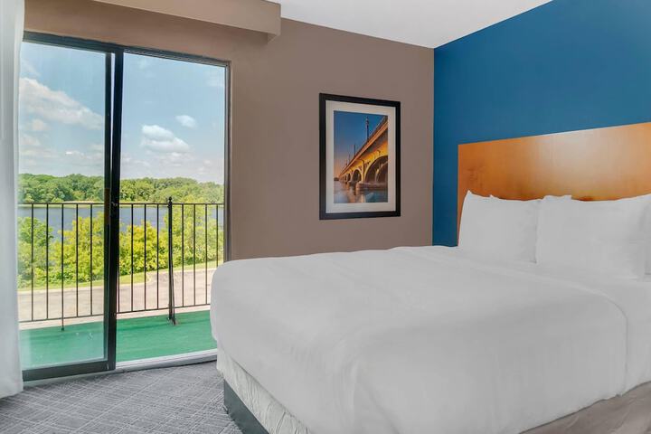 Comfort Suites Auburn Hills-Detroit