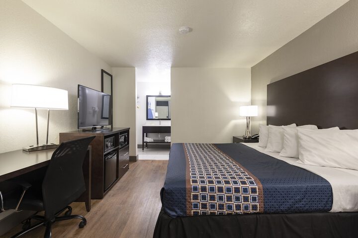 Room 32 of 48