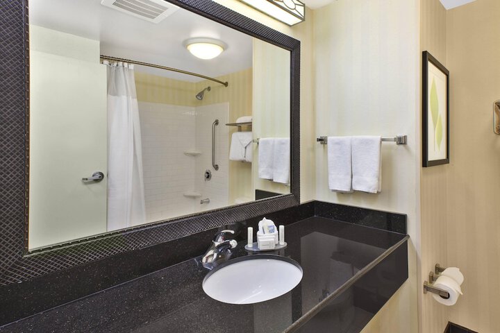 Room 16 of 38