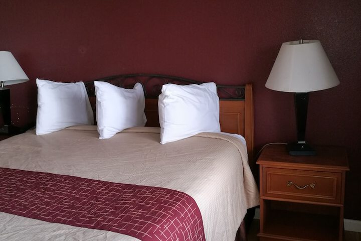 Room 10 of 16