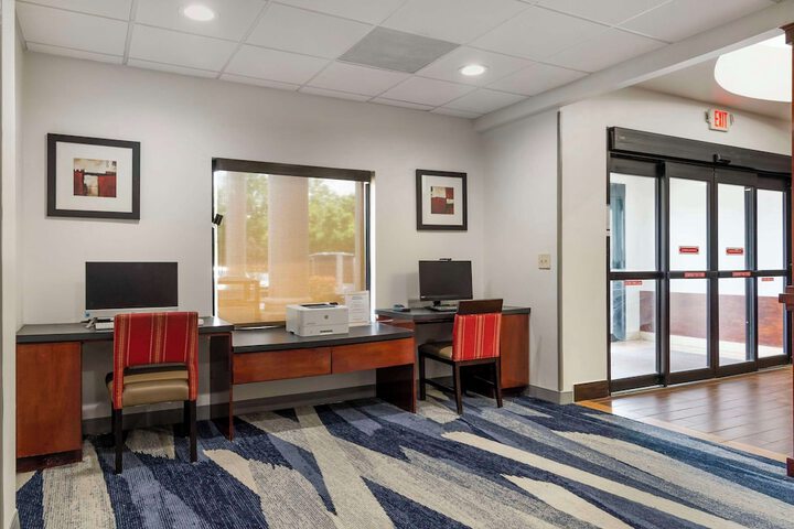 Business Center 36 of 36
