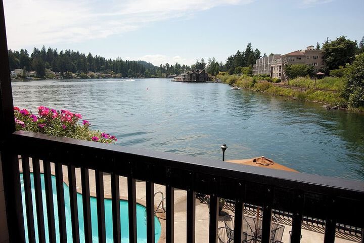 Lakeshore Inn