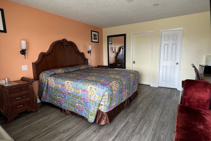 Room 34 of 42