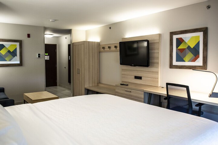 Holiday Inn Express & Suites Sedalia by IHG