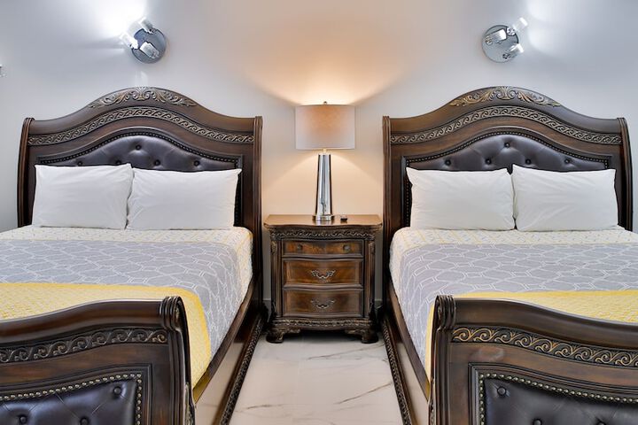 Room 27 of 81