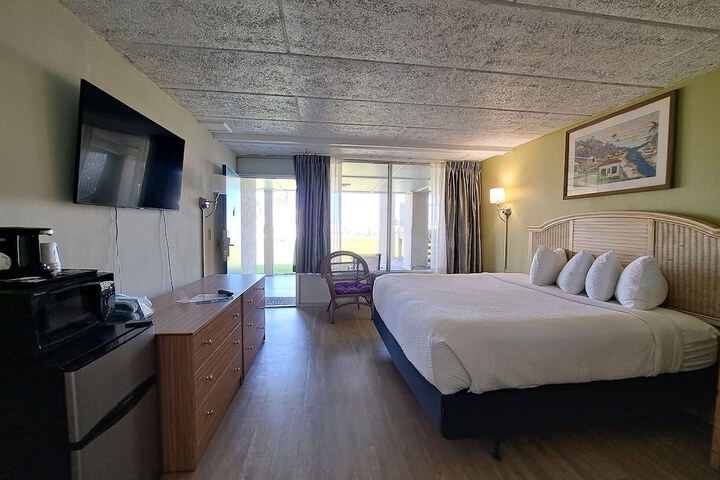Days Inn & Suites by Wyndham Jekyll Island
