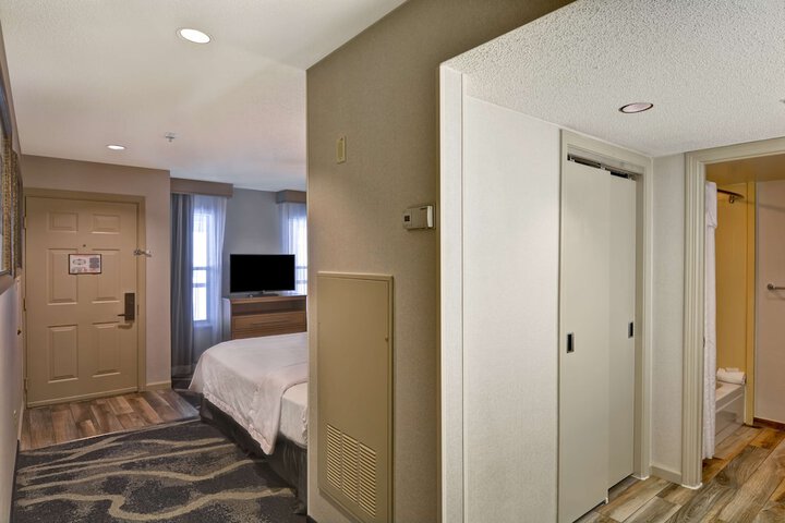 Room 10 of 43