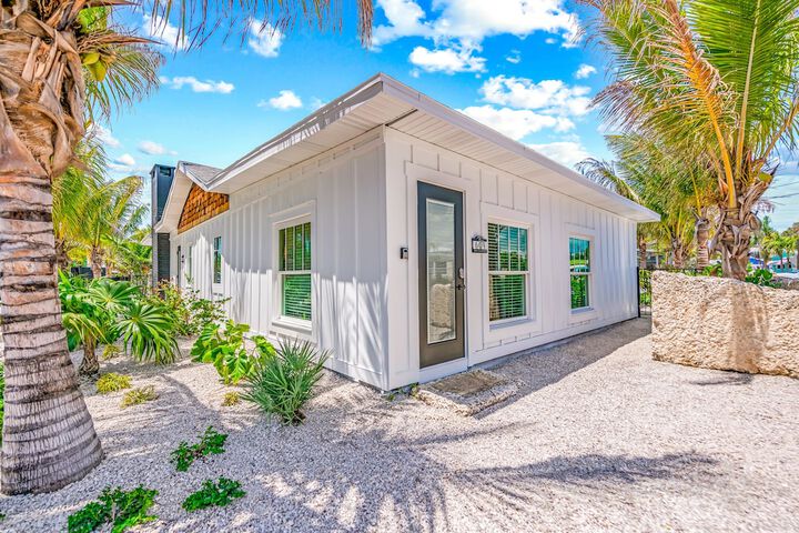 Pelican Post at Anna Maria Island Inn