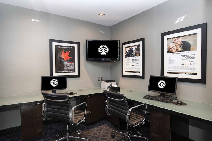 Business Center 63 of 66