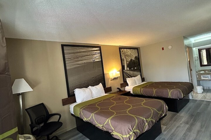 Room 10 of 19