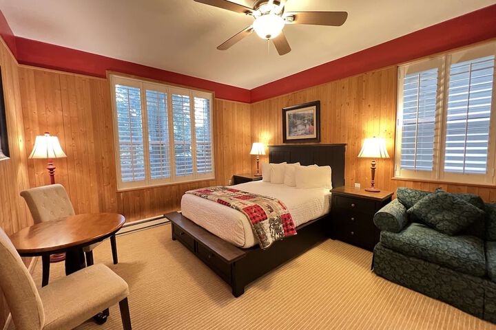 Room 32 of 46