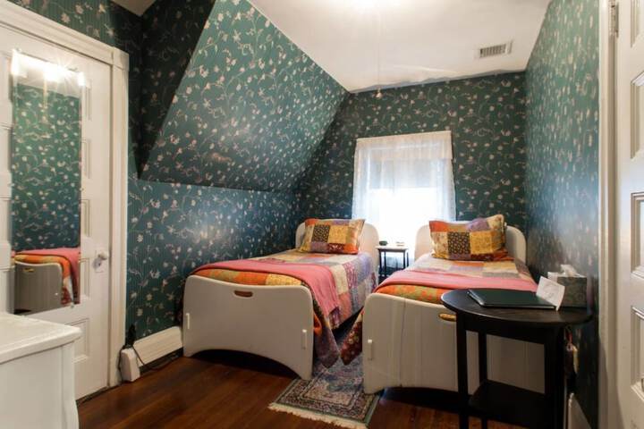 Room 12 of 48