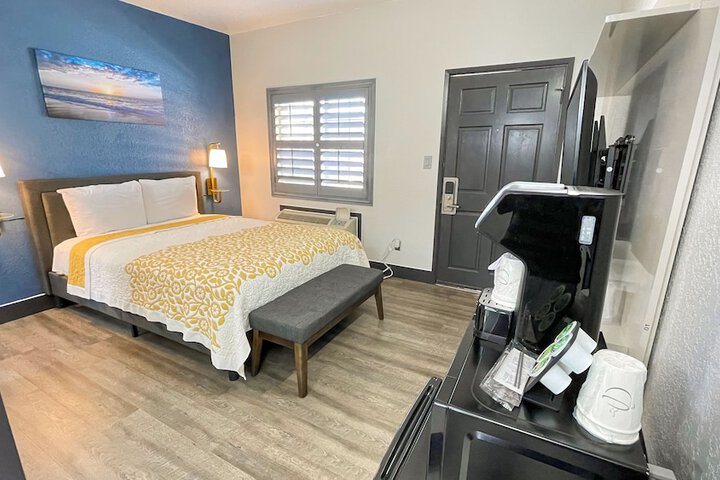 Room 11 of 29