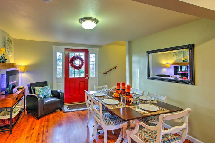 Peacock Hill Retreat on 1 Acre 1 Mi to Harbor