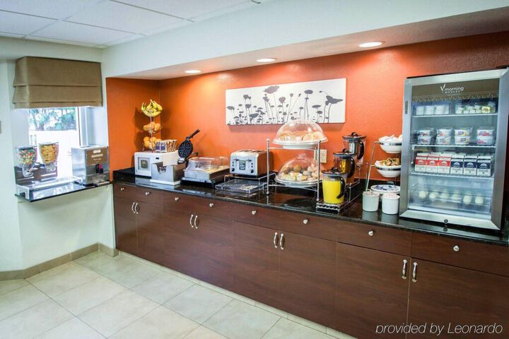 SLEEP INN & SUITES RIVERFRONT